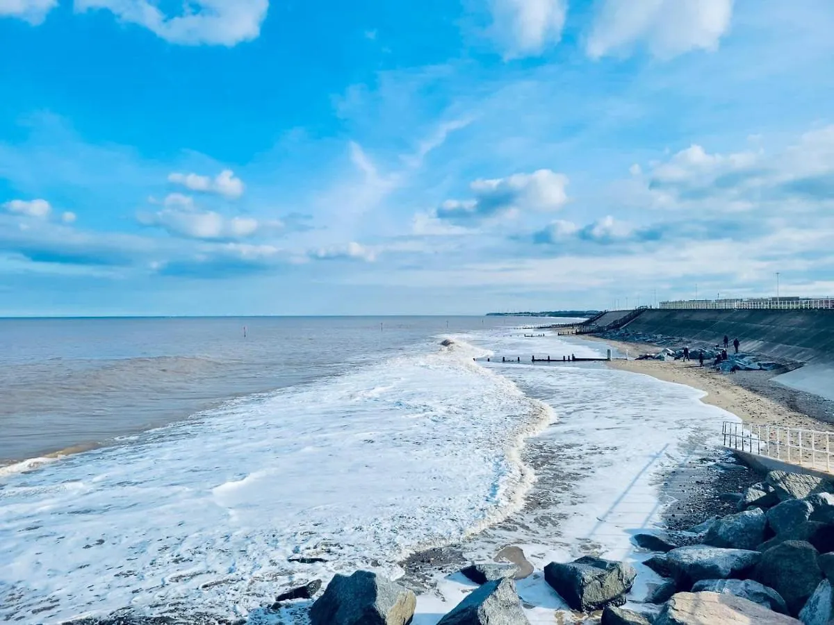 Charming 2 Bedroom Holiday Chalet Withernsea United Kingdom