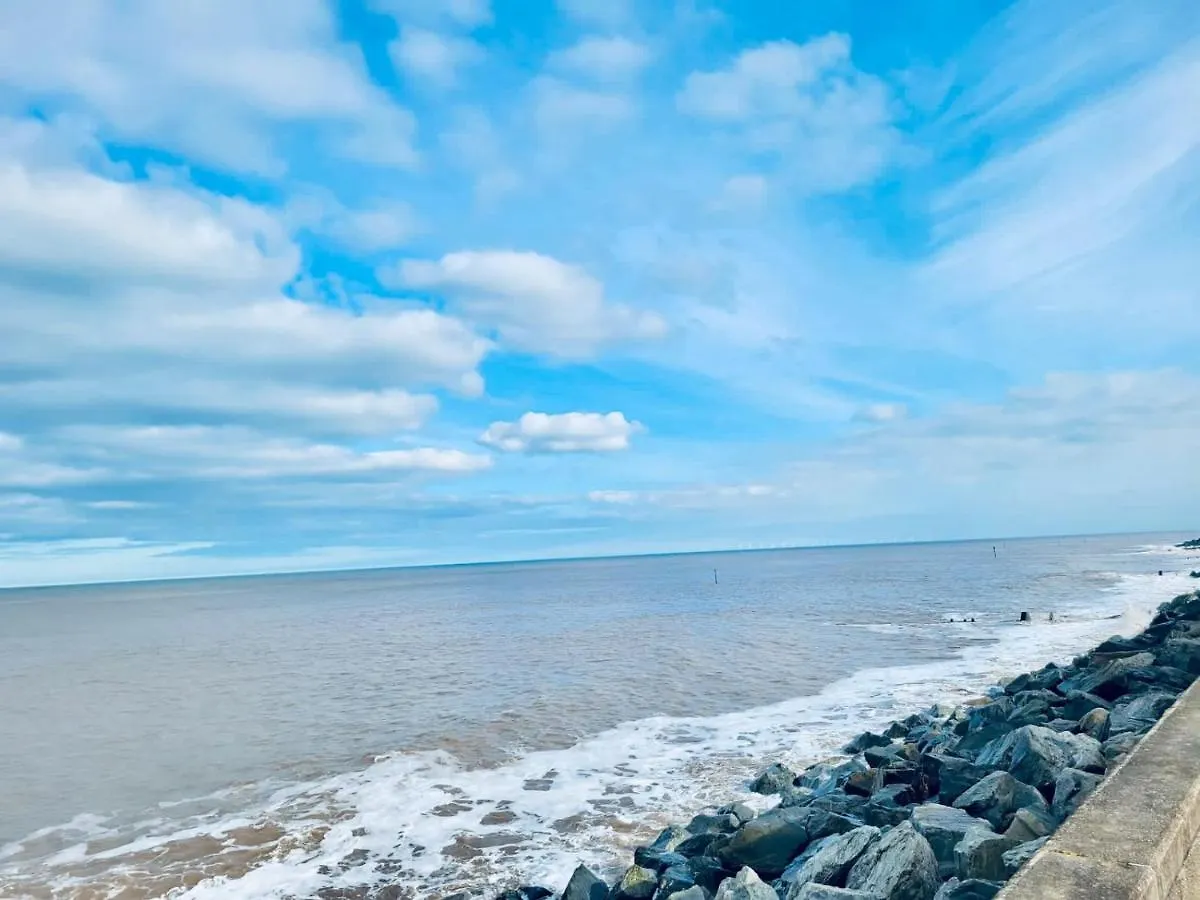 Charming 2 Bedroom Holiday Chalet Withernsea 0*,  Storbritannien